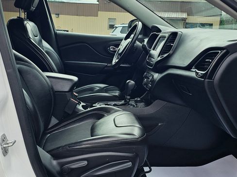 Used 2019 Jeep Cherokee Latitude Plus image 5