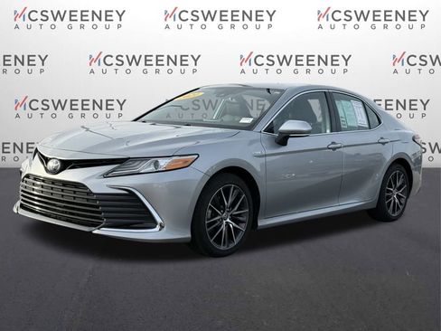 Used 2021 Toyota Camry XLE image 1