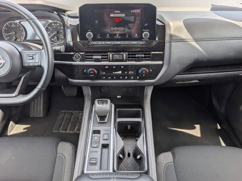 Used 2024 Nissan Pathfinder SV FWD image 7