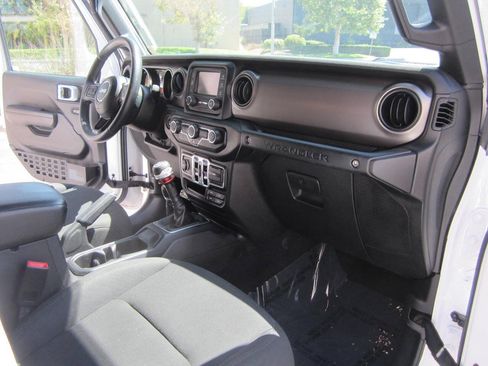 Used 2018 Jeep Wrangler Unlimited Sport S AWD/4WD image 25