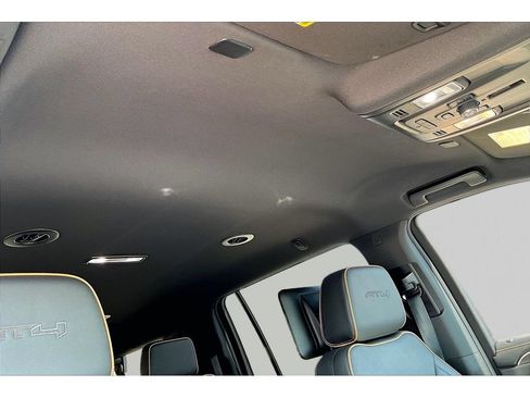 Used 2024 GMC Yukon XL AT4 w/ Technology Package AWD/4WD image 27