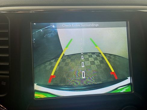 Used 2018 Jeep Grand Cherokee Laredo image 15