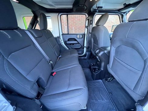 Used 2020 Jeep Wrangler Unlimited Sahara w/ Uconnect 4C Nav & Sound Group AWD/4WD image 14