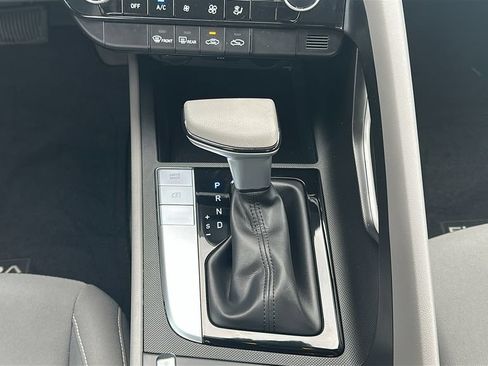 Certified 2024 Hyundai Elantra SEL FWD image 27