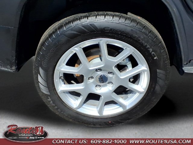 Used 2023 Jeep Renegade Latitude AWD/4WD image 17