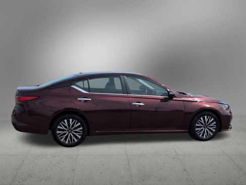 Used 2023 Nissan Altima 2.5 SV FWD image 7