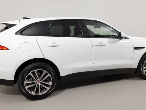 Used 2020 Jaguar F-PACE Premium image 21