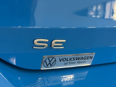 Certified 2025 Volkswagen Taos SE FWD image 30