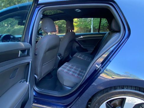 Used 2018 Volkswagen GTI SE FWD image 45