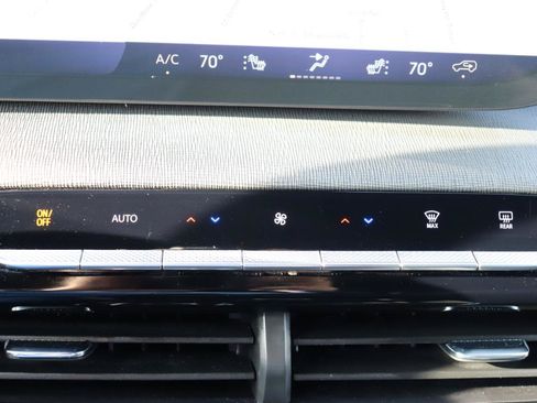 Used 2025 Buick Enclave Preferred AWD/4WD image 43