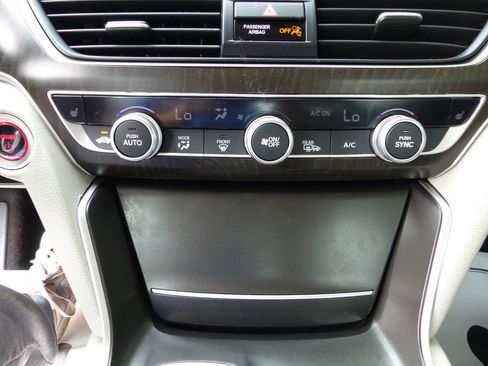 Used 2020 Honda Accord EX image 33