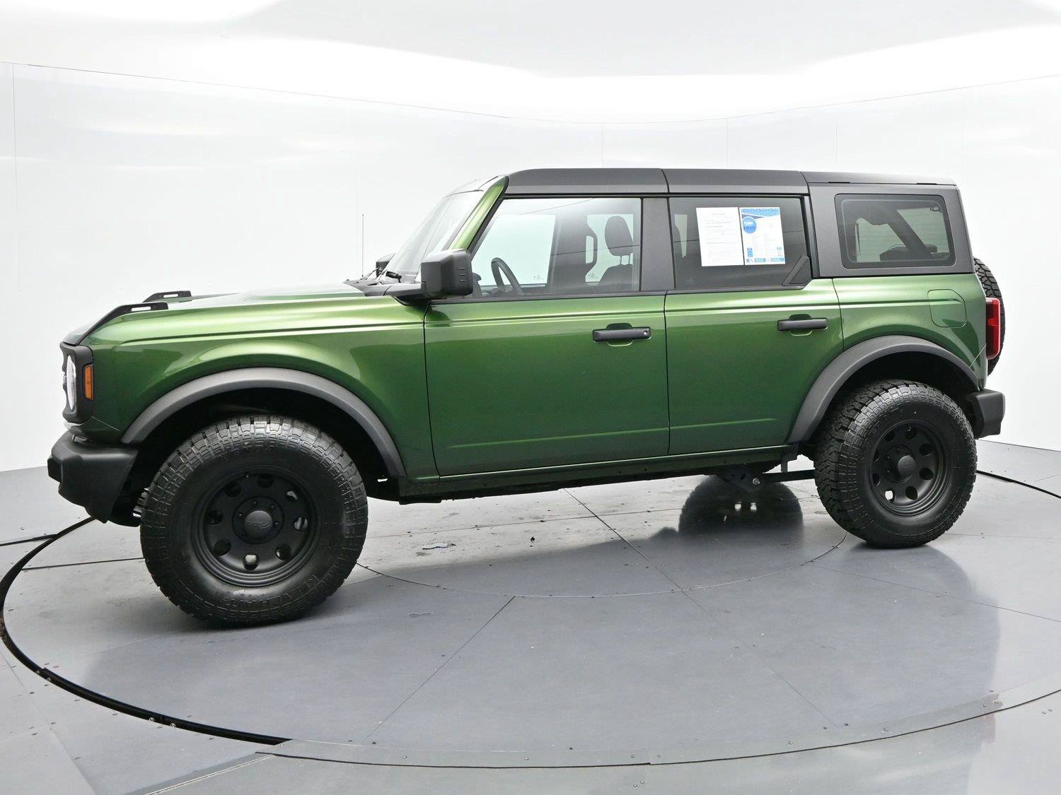 Used 2025 Ford Bronco 4-Door AWD/4WD image 3