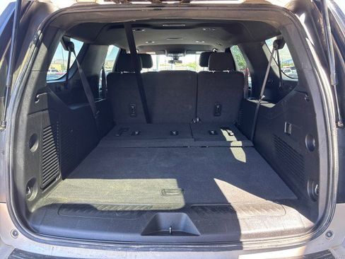 Used 2022 Chevrolet Suburban LS image 32