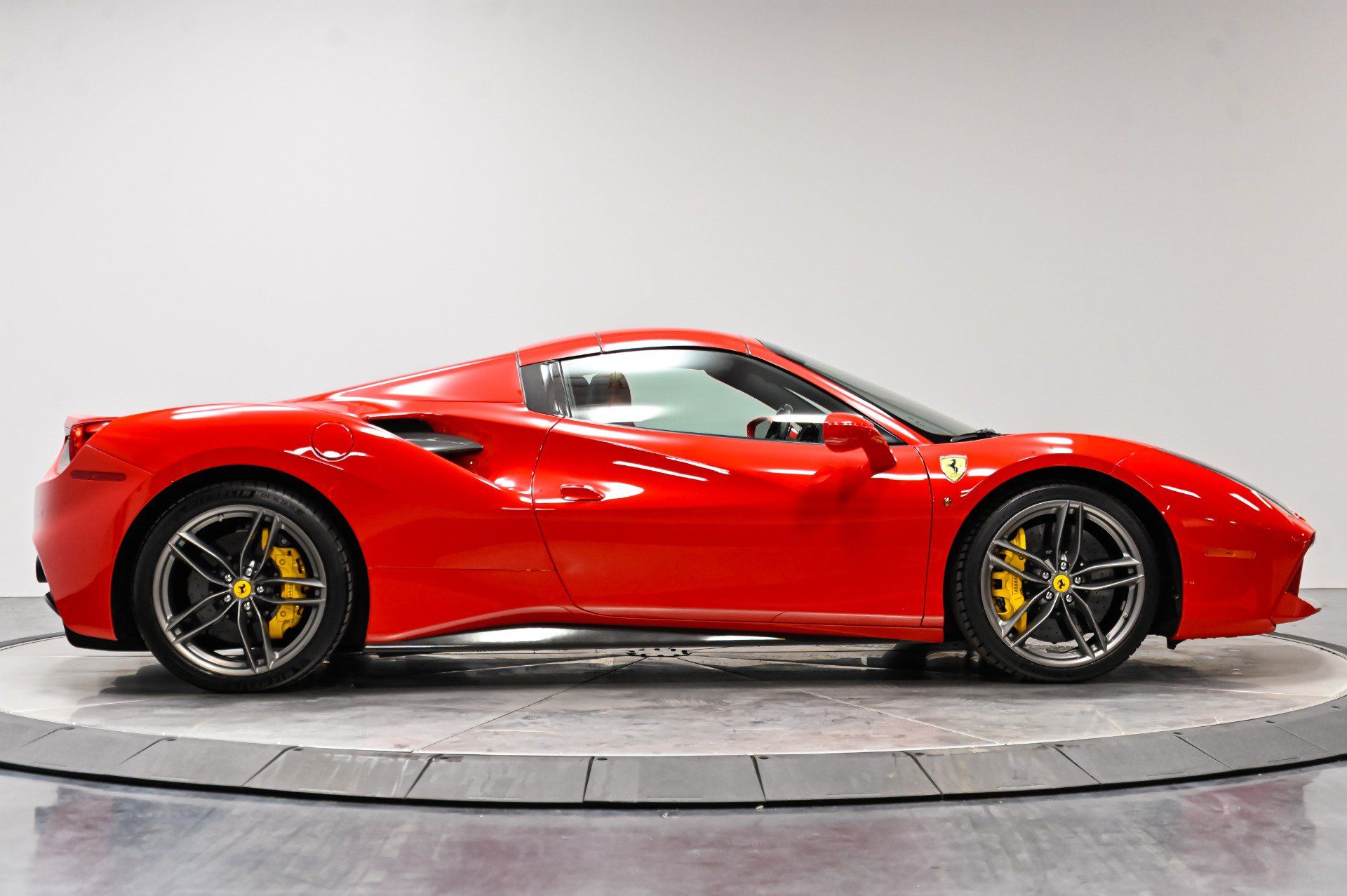 Used 2018 Ferrari 488 Spider RWD image 25