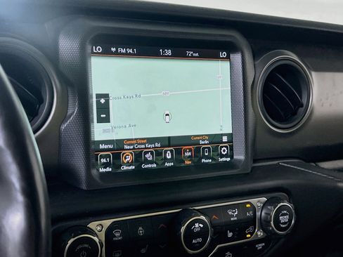 Used 2023 Jeep Gladiator Willys image 13