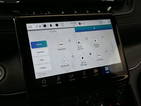 Used 2024 Jeep Grand Cherokee Overland w/ Luxury Tech Group IV image 13