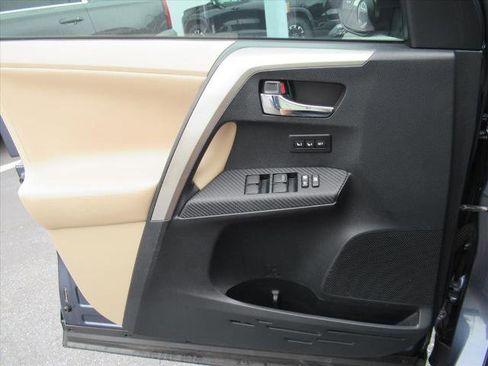 Used 2013 Toyota RAV4 Limited image 18