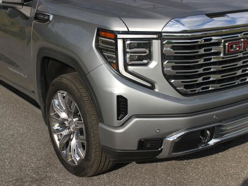 Used 2025 GMC Sierra 1500 Denali w/ Denali Reserve Package AWD/4WD image 9