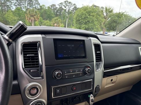 Used 2017 Nissan Titan SV AWD/4WD image 16