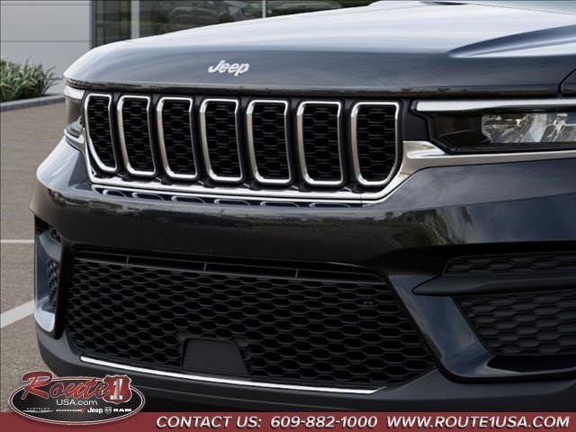 New 2026 Jeep Grand Cherokee Laredo w/ MOPAR Finishing Package AWD/4WD image 12