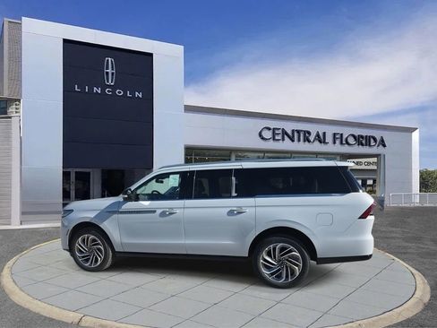 New 2026 Lincoln Navigator L Reserve AWD/4WD image 6