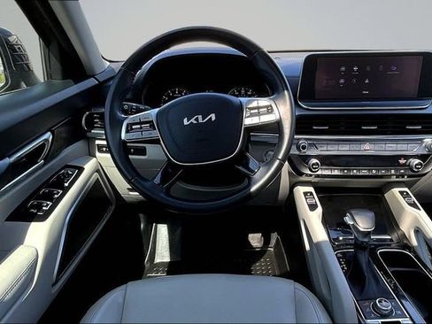 Used 2022 Kia Telluride S image 8