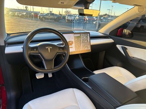 Used 2021 Tesla Model Y Performance image 16