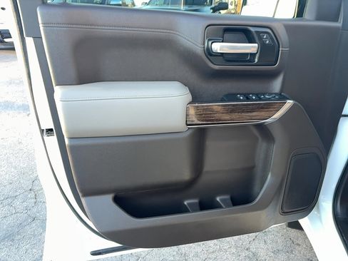 Used 2021 GMC Sierra 1500 SLE w/ X31 Off-Road Package image 16
