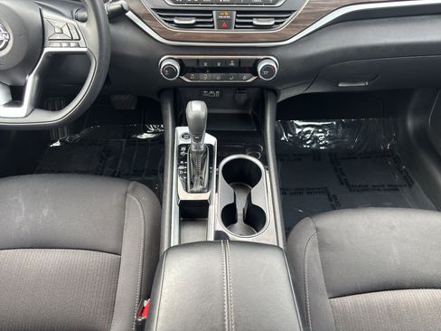 Used 2024 Nissan Altima 2.5 SV image 16