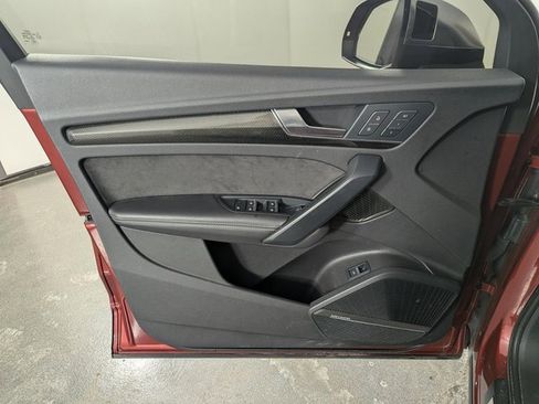 Used 2018 Audi SQ5 Prestige w/ Prestige Package image 9