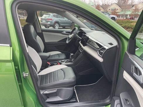 Certified 2025 Volkswagen Taos SEL image 11