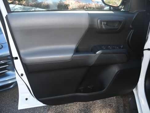 Certified 2022 Toyota Tacoma SR image 9