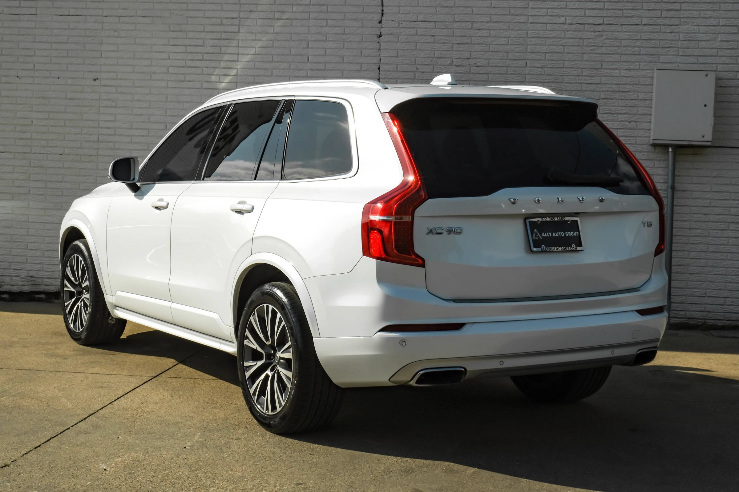 Used 2020 Volvo XC90 T5 Momentum w/ Protection Package Premier FWD image 10