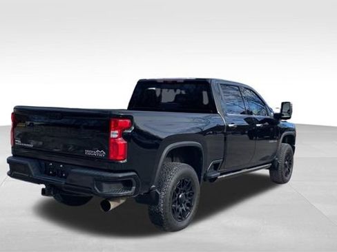 Used 2022 Chevrolet Silverado 2500 High Country w/ Z71 Off-Road Package image 9