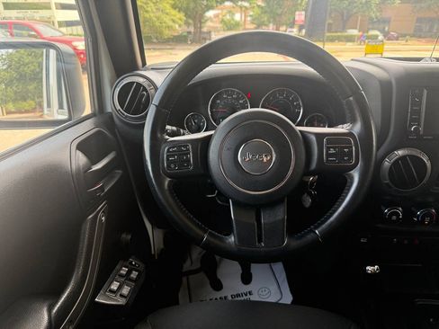 Used 2016 Jeep Wrangler Unlimited Sport w/ Connectivity Group AWD/4WD image 21