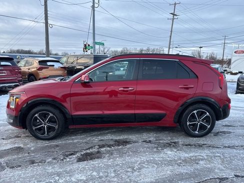 Used 2023 Kia Niro SX image 4