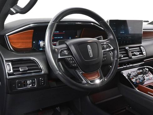 Used 2022 Lincoln Navigator Reserve image 11