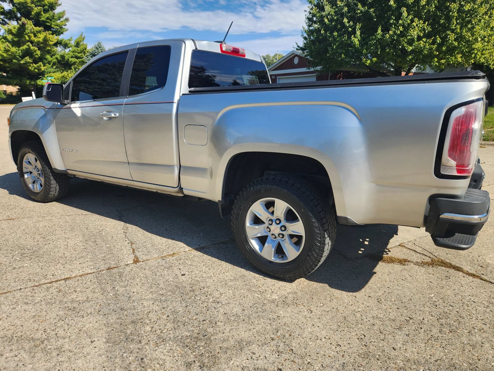 Used 2016 GMC Canyon SLE RWD image 3