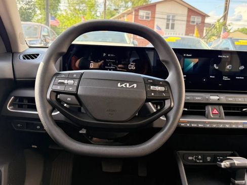 Used 2025 Kia K4 FWD image 17