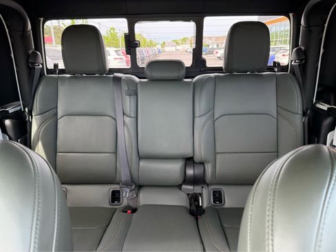 Used 2025 Jeep Gladiator Mojave AWD/4WD image 26