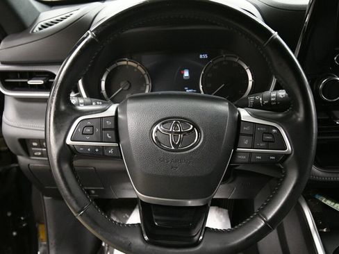 Used 2023 Toyota Highlander XSE image 13