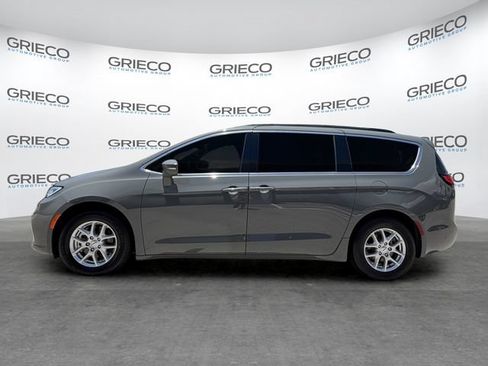 Used 2022 Chrysler Pacifica Touring-L FWD image 4