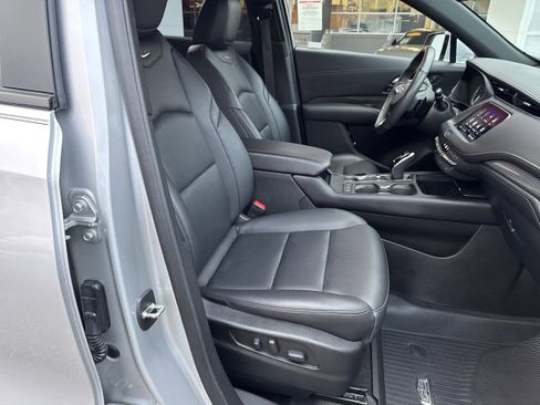 Used 2022 Cadillac XT4 Sport w/ Enhanced Visibility Package image 14