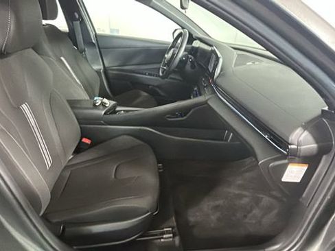 Used 2025 Hyundai Elantra SEL FWD image 31