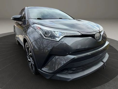 Used 2018 Toyota C-HR image 2