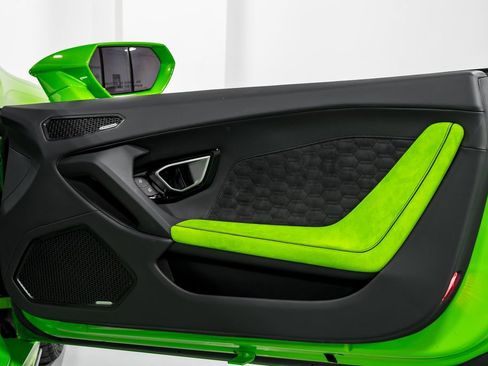 Used 2022 Lamborghini Huracan EVO RWD image 38