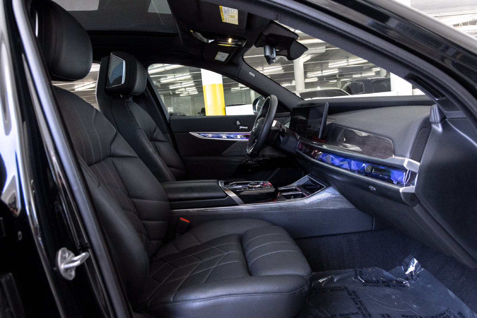 Used 2024 BMW i7 M70 w/ Premium Package AWD/4WD image 30
