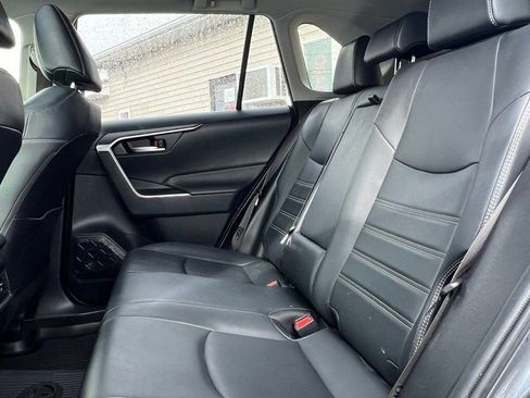 Used 2019 Toyota RAV4 XLE Premium image 12