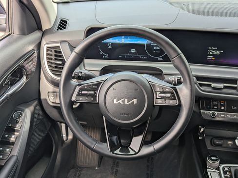 Certified 2025 Kia Seltos EX w/ EX Sunroof Package image 16