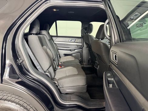 Used 2018 Ford Explorer XLT FWD image 30